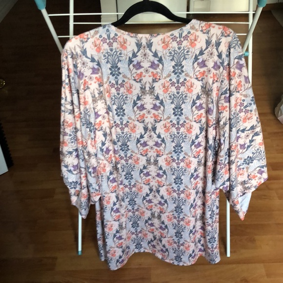 Light Weight Summertime Kimono - Picture 2 of 4